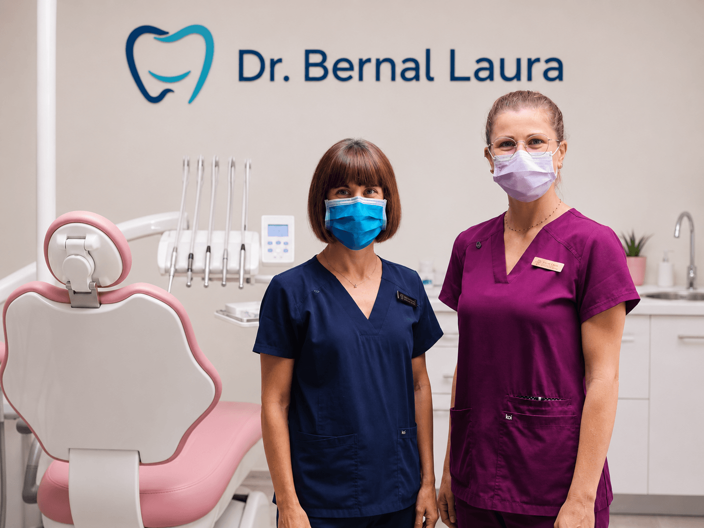 Dr Laura Bernal, chirurgien-dentiste, et Aude, assistante dentaire, au Cabinet Dr Laura Bernal à Albertville